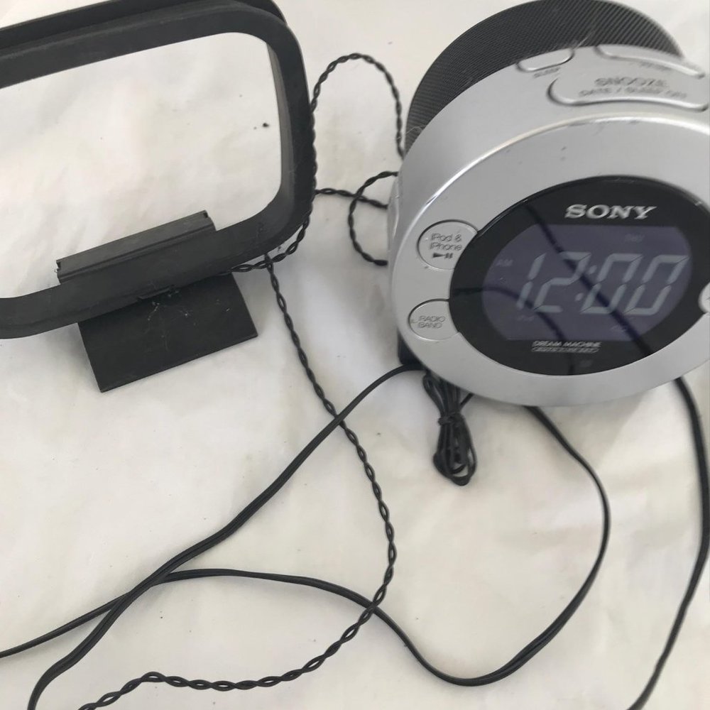 Sony sleep machine with ipad ipod port